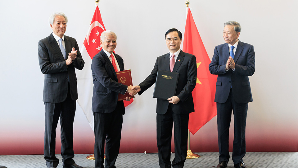 LKYSPP and YST exchange MOUs with Vietnamese partners during NUS visit by Vietnam’s top leader